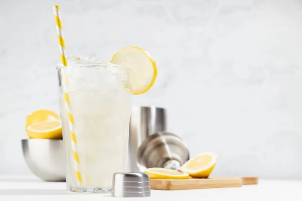 Свіжий Лимонно Тонічний Напій Органічних Лимонів Приготування Лимонаду Льодом Якому — стокове фото