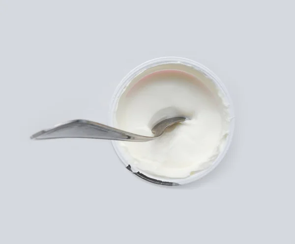 Frasco Aberto Creme Azedo Iogurte Com Uma Tampa Papel Alumínio — Fotografia de Stock