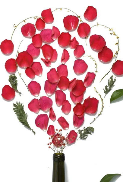 Rosenblätter Und Zierpflanzen Platzen Aus Dem Flaschenhals Frauentag Blumige Weinaromen — Stockfoto