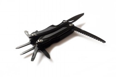 Açık bıçak ve aletleri olan siyah katlanmış bıçak çoklu aleti. Beyaz arka planda izole edilmiş. Boşluğu kopyala,