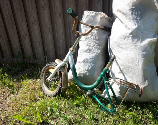 Old Children Bicycle Rear Wheel Stands Trash Site Garbage Bags — Fotografia de Stock