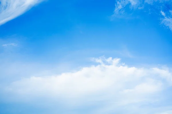 Natürliche Weiße Wolken Blauen Himmel Mit Kopierraum Für Banner Oder — Stockfoto