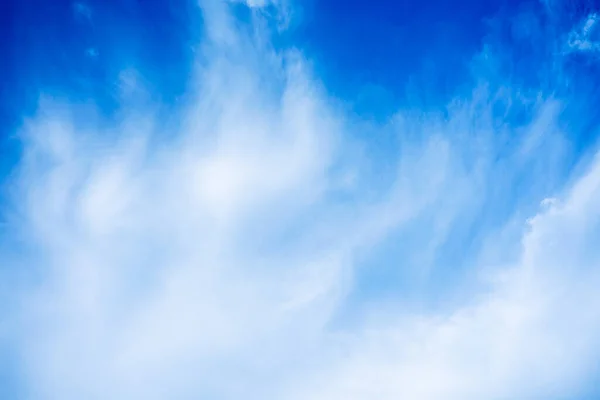 Schöne Weiße Wolken Blauen Himmel Mit Kopierraum Für Banner Oder — Stockfoto