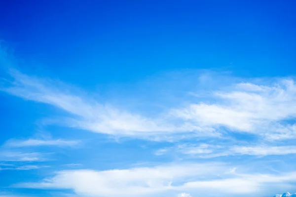 Schöne Weiße Wolken Blauen Himmel Mit Kopierraum Für Banner Oder — Stockfoto