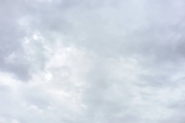 Λευκά Σύννεφα Και Bue Ουρανό Φόντο Αντίγραφο Χώρο Για Ταπετσαρία — Φωτογραφία Αρχείου