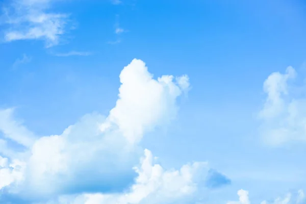 Ein Guter Tag Mit Viel Himmel Und Wolken Bedeckt Hintergrund — Stockfoto