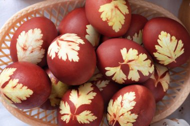 Ortodoks Paskalyası. Renkli yumurtalar. Üst Manzara. Yakın çekim.