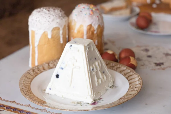 Prawosławna Wielkanoc Ciasta Wielkanocne Ciasto Twarogowe Ortodox Kolorowe Jajka Stole — Zdjęcie stockowe