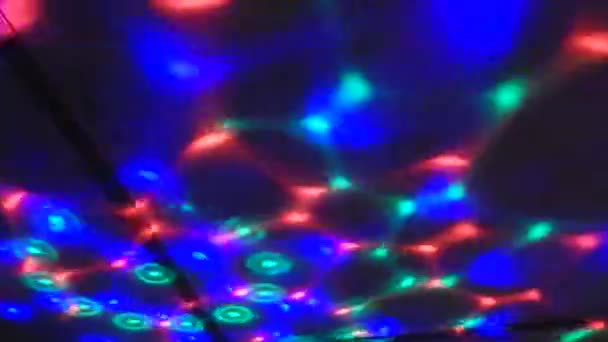 Felle kleur muziek in disco 's — Stockvideo