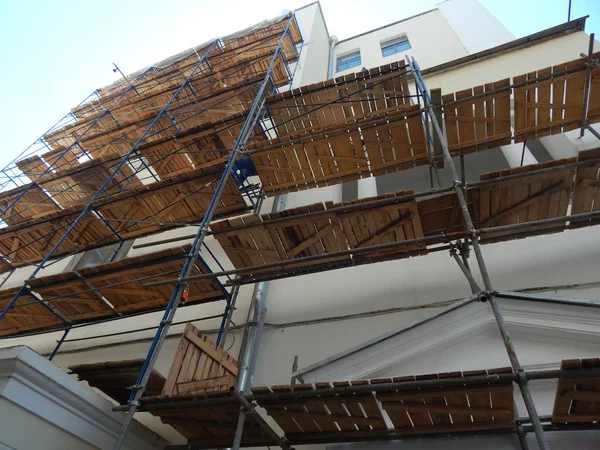 Reparationsarbeten på byggnadsställningen — Stockfoto