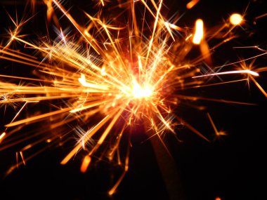 Maytap siyah bir arka plan