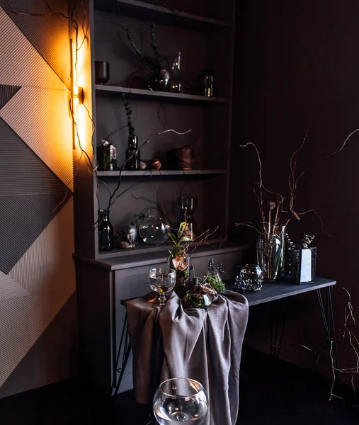 Moderno Hermoso Interior Oscuro Color Gris Habitación Estantes Armario Inusual — Foto de Stock