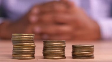 Masada bozuk para yığını olan büyüme kavramı 