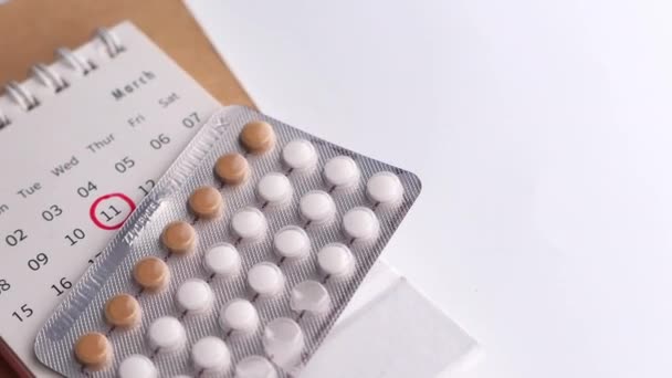 Birth control pills , calendar and notepad on table — Stock Video