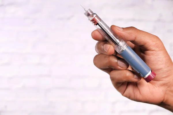 Hand holding Insulin pens with copy space, Top down — Stock Photo, Image