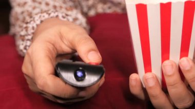 Uzaktan kumandalı kadınların el kameralarını kapat.