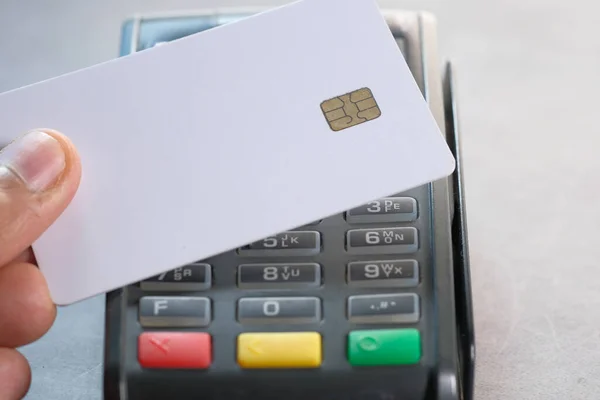 Payment terminal charging from a card, contactless payment.