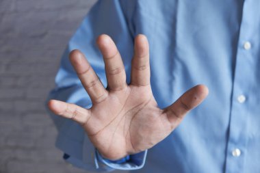  Delikanlı, iç çekmeyi kes. 