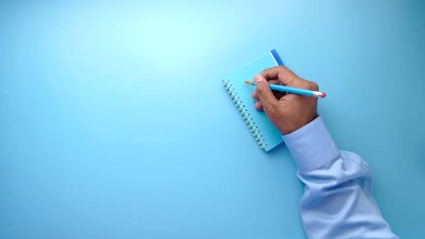 Top view of man hand writing on notepad. — Stock Video