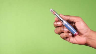 Kopya alanı olan insülin kalemleri, tepeden tırnağa