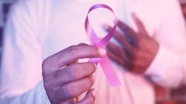 El ele tutuşan kırmızı HIV kurdelesi 