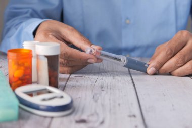 Kopya alanı olan insülin kalemleri, tepeden tırnağa