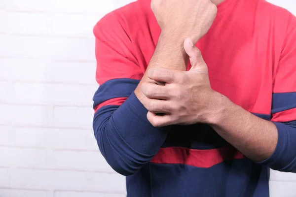 Man suffering from itching skin with copy space — Stock Photo, Image