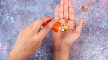 Kadınların el haplarının üst görüntüsü 