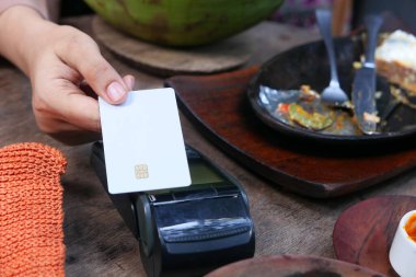 Kredi kartından ödeme terminali ücreti, bağlantısız ödeme.