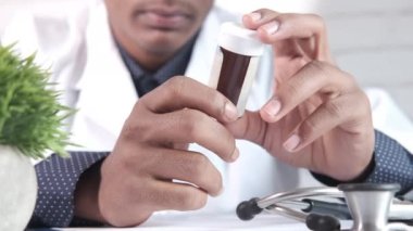 Doktor el ele tutuşma kutusunun fotokopi alanı 