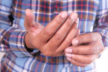 Acı çeken adam yaklaş. 