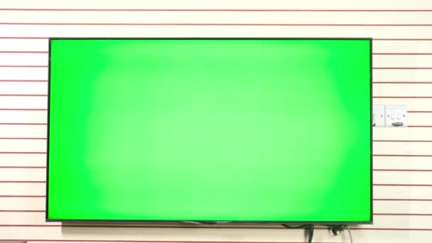 Telewizor z zielonym ekranem Mock Up Against Wall — Wideo stockowe