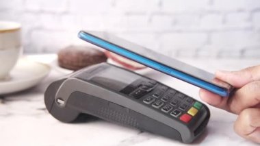 Akıllı telefon erişimi yok. Masada ödeme yok. 