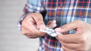 Elele tutuşan su toplayan paketleri kapat .