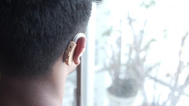 Hearing aid concept, a young man with hearing problems. — Stock Video