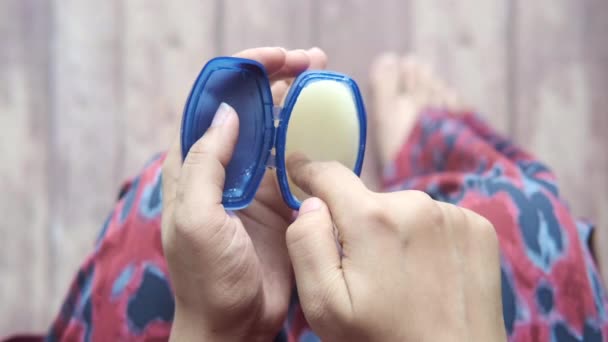 Woman using petroleum jelly onto skin at home close up. — Stock Video