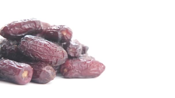 Fruta fresca de la fecha aislada sobre fondo blanco — Vídeos de Stock