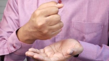 İnsanın el sayma bozukluklarını kapat 