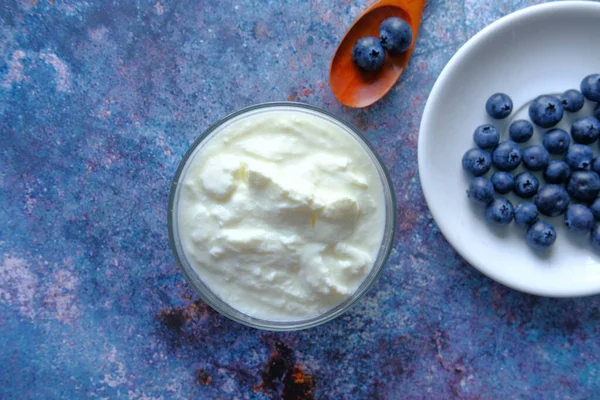 Close up of fresh yogurt with blue berry in a bowl — Stock Photo, Image