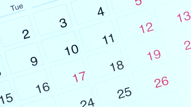 Detailaufnahme eines Kalenders auf dem Tisch, — Stockvideo