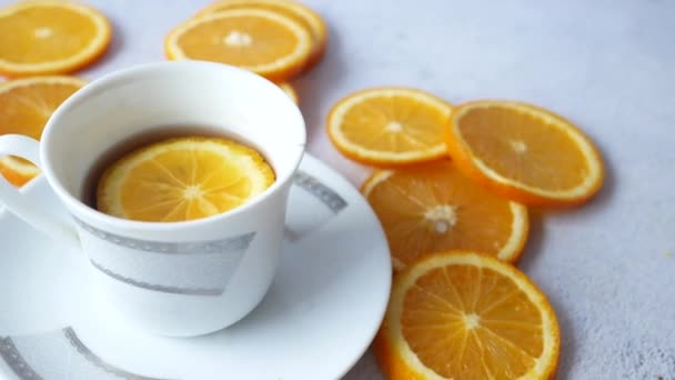 Närbild av citron te på trä bakgrund — Stockvideo