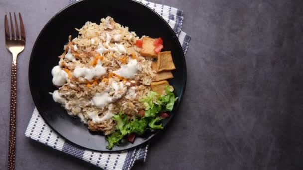 Chicken biryani meal in a plate on table. — Αρχείο Βίντεο