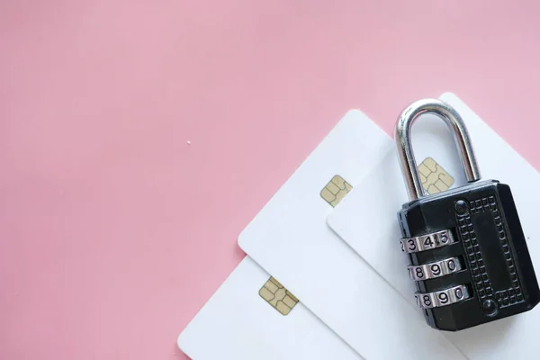 Kłódka na karcie kredytowej, Internet Data Privacy Information Security concept — Zdjęcie stockowe