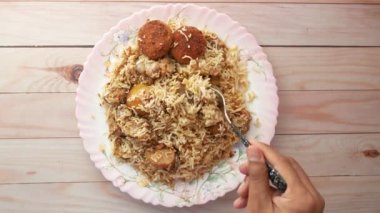  Masada koyun eti biryani yemeği..