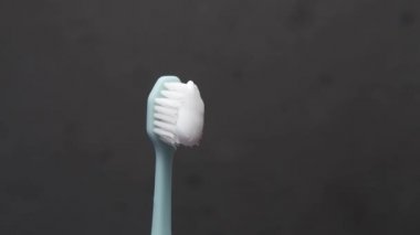 Kopya alanı ile yapıştırılmış diş fırçası.