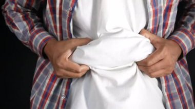 Erkeklerin el ele tutuşması aşırı göbek yağları, aşırı kilolu kavramlar