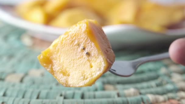 Yellow ripe cut mango in a bowl top down — Stock Video