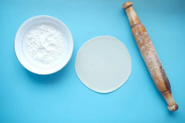Baking dough with rolling pin on table, top view — Stock Photo, Image
