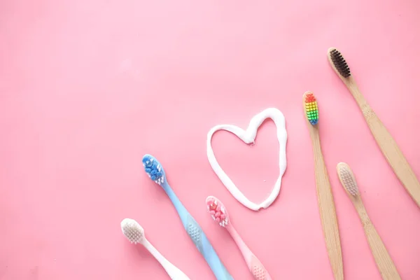 Tooth brush and paste on pink — Stock Photo, Image