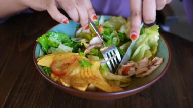 Mango soslu ızgara tavuk. 